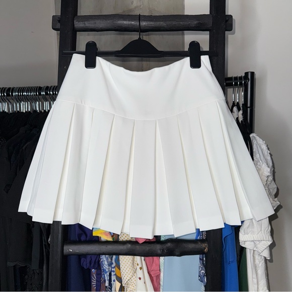 Alice + Olivia Emilie Box Pleat Mini Skirt in Off-White - Picture 6 of 12